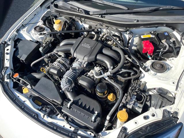 ＢＲＺ Ｒ　純正９型ビルトインナビ　ＳＴＩエアロ　ＬＥＤアクセサリーライナー　純正１７インチアルミホイール　革巻きステアリング　ＬＥＤヘッドライト　レーダークルーズ　スマートキー　アイサイト　禁煙車（18枚目）