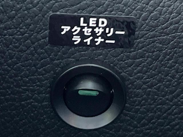 フォレスター ２．０ＸＴ　アイサイト　黒革シート　パワーバックドア　ルーフレール　ＨＩＤヘッドライト　革巻きステアリング　純正１７インチアルミホイール　レーダークルーズ　パドルシフト　スマートキー　禁煙車　４ＷＤ　アイサイト（31枚目）