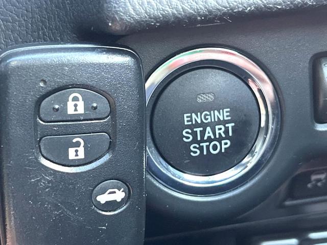 フォレスター ２．０ＸＴ　アイサイト　黒革シート　パワーバックドア　ルーフレール　ＨＩＤヘッドライト　革巻きステアリング　純正１７インチアルミホイール　レーダークルーズ　パドルシフト　スマートキー　禁煙車　４ＷＤ　アイサイト（32枚目）