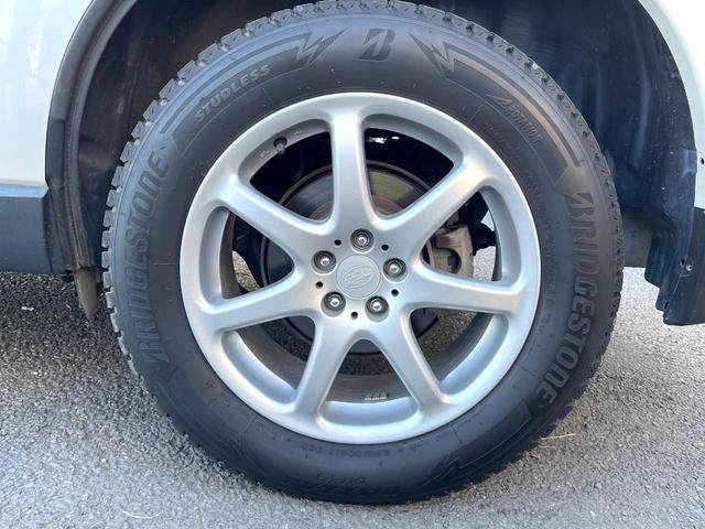 フォレスター ２．０ＸＴ　アイサイト　黒革シート　パワーバックドア　ルーフレール　ＨＩＤヘッドライト　革巻きステアリング　純正１７インチアルミホイール　レーダークルーズ　パドルシフト　スマートキー　禁煙車　４ＷＤ　アイサイト（44枚目）