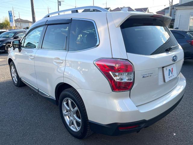 フォレスター ２．０ＸＴ　アイサイト　黒革シート　パワーバックドア　ルーフレール　ＨＩＤヘッドライト　革巻きステアリング　純正１７インチアルミホイール　レーダークルーズ　パドルシフト　スマートキー　禁煙車　４ＷＤ　アイサイト（49枚目）