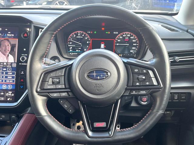 �y�����v�����X�e�A�����O�z�㎿�Ȋv���g�p���邱�ƂŁA��ɂ����������݂ƂĂ��^�]���₷���n���h���ł���