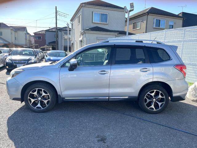 フォレスター ２．０ＸＴ　アイサイト　ルーフレール　ＬＥＤアクセサリーライナー　コーナーセンサー　デジタルインナーミラー　　ＨＩＤヘッドライト　純正１８インチアルミ　革巻きステアリング　レーダークルーズ　シートヒーター　スマートキー（50枚目）