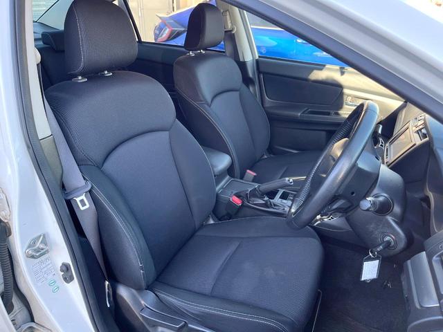 インプレッサＧ４ ２．０ｉアイサイト　４ＷＤ　バックカメラ　衝突被害軽減システム　レーダークルーズ　禁煙車　コーナーセンサー　ＨＩＤヘッド　ビルトインＥＴＣ　純正１６インチアルミ　車線逸脱警報　オートライト　デュアルエアコン（8枚目）