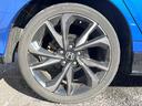 ハッチバック　ホンダセンシング　６速ＭＴ　純正ナビ　ＥＴＣ　ドライブレコーダー　ＬＥＤヘッドライト　純正１８インチアルミホイール　シートヒーター　スマートキー　アイドリングストップ　オートライト　オートエアコン　革巻きステアリング（50枚目）