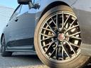 【STI18インチアルミホイール】純正オプションホイールを装着。走行性能の向上に加え、外観もよりスタイリッシュになっています。