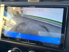 【バックカメラ】駐車時に後方がリアルタイム映像で確認できます。大型商業施設や立体駐車場での駐車時や、夜間のバック時に大活躍！運転スキルに関わらず、今や必須となった装備のひとつです！ 6