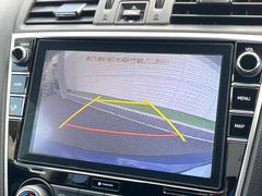 【バックカメラ】駐車時に後方がリアルタイム映像で確認できます。大型商業施設や立体駐車場での駐車時や、夜間のバック時に大活躍！運転スキルに関わらず、今や必須となった装備のひとつです！ 5