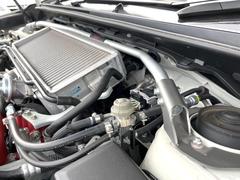 【ＳＴＩタワーバー】お車の剛性を高めるタワーバーを装備。よりスムーズなコーナリング走行が可能となり、走りも楽しめます。 4