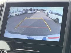 【バックカメラ】駐車時に後方がリアルタイム映像で確認できます。大型商業施設や立体駐車場での駐車時や、夜間のバック時に大活躍！運転スキルに関わらず、今や必須となった装備のひとつです！ 4