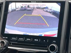 【バックカメラ】駐車時に後方がリアルタイム映像で確認できます。大型商業施設や立体駐車場での駐車時や、夜間のバック時に大活躍！運転スキルに関わらず、今や必須となった装備のひとつです！ 6