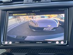 【バックカメラ】駐車時に後方がリアルタイム映像で確認できます。大型商業施設や立体駐車場での駐車時や、夜間のバック時に大活躍！運転スキルに関わらず、今や必須となった装備のひとつです！ 5