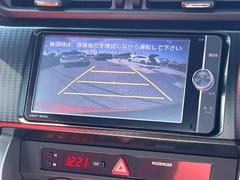 【バックカメラ】駐車時に後方がリアルタイム映像で確認できます。大型商業施設や立体駐車場での駐車時や、夜間のバック時に大活躍！運転スキルに関わらず、今や必須となった装備のひとつです！ 5