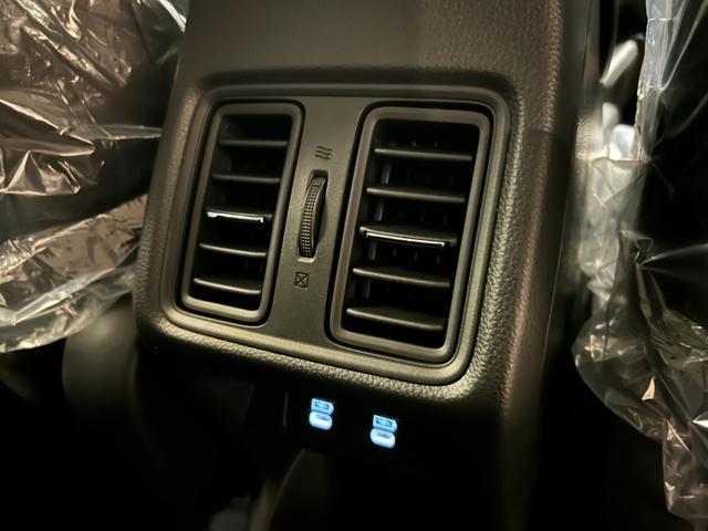 ヴェゼル ｅ：ＨＥＶ　Ｚ　★ホンダコネクトディスプレイ（カープレイ対応）★ＥＴＣ２．０★置くだけ充電★パワーバックドア★ステアリングヒーター★シートヒータ★（25枚目）