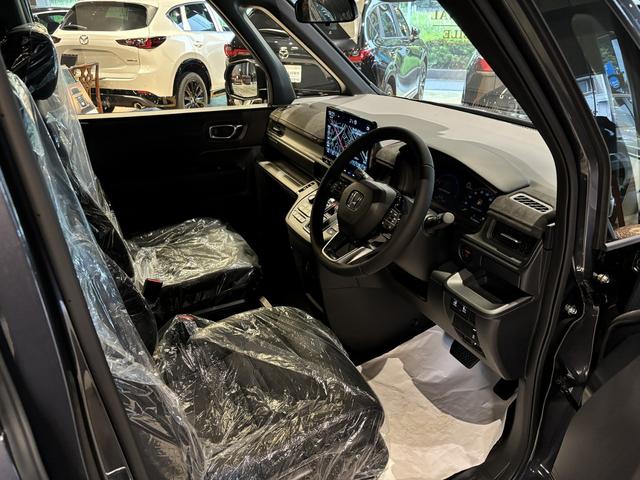 ステップワゴン ｅ：ＨＥＶスパーダ　プレミアムライン　１１．４型ホンダコネクトナビ（カープレイ対応／ＣＤ／ＤＶＤ／Ｂｌｕｅｔｏｏｔｈ接続／ＴＶフルセグ）リアクーラー　オットマン　シートヒーター　パワーバックドア　ＥＴＣ２．０（14枚目）
