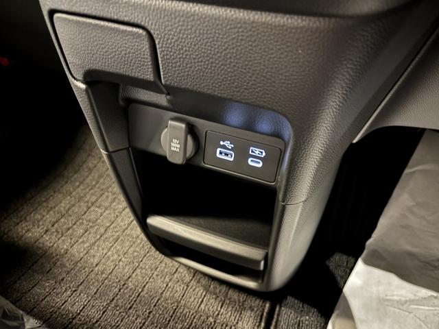 ステップワゴン ｅ：ＨＥＶスパーダ　プレミアムライン　１１．４型ホンダコネクトナビ（カープレイ対応／ＣＤ／ＤＶＤ／Ｂｌｕｅｔｏｏｔｈ接続／ＴＶフルセグ）リアクーラー　オットマン　シートヒーター　パワーバックドア　ＥＴＣ２．０（20枚目）