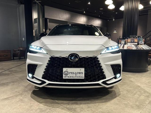 ＲＸ 　新車保証付　オレンジキャリパー　パノラマサンルーフ　白本革エアーシート　全周モニター　１４型ＤＡコネクトナビ　ルーフレール　Ｄインナーミラー　ドラレコ　三眼ＬＥＤ　Ｐバックドア　ＨＵＤ　ＥＴＣ２．０（8枚目）