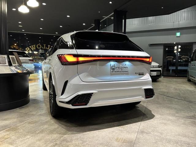 ＲＸ 　新車保証付　オレンジキャリパー　パノラマサンルーフ　白本革エアーシート　全周モニター　１４型ＤＡコネクトナビ　ルーフレール　Ｄインナーミラー　ドラレコ　三眼ＬＥＤ　Ｐバックドア　ＨＵＤ　ＥＴＣ２．０（10枚目）