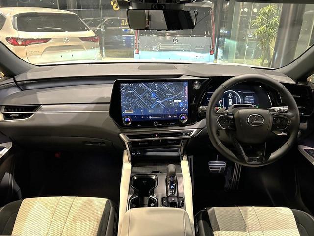 ＲＸ 　新車保証付　オレンジキャリパー　パノラマサンルーフ　白本革エアーシート　全周モニター　１４型ＤＡコネクトナビ　ルーフレール　Ｄインナーミラー　ドラレコ　三眼ＬＥＤ　Ｐバックドア　ＨＵＤ　ＥＴＣ２．０（16枚目）