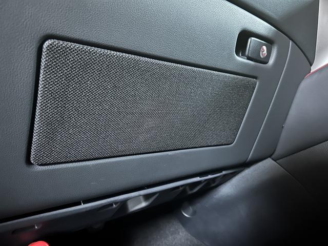 RX RX500h Fスポーツパフォーマンス ガラスルーフ キャリパー 輻射ヒーター 赤革シート 標準21アルミホイール 置充電 デジタルミラー(4枚目)