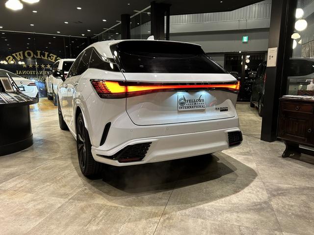 RX RX500h Fスポーツパフォーマンス ガラスルーフ キャリパー 輻射ヒーター 赤革シート 標準21アルミホイール 置充電 デジタルミラー(10枚目)