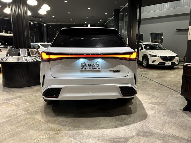 RX RX500h Fスポーツパフォーマンス ガラスルーフ キャリパー 輻射ヒーター 赤革シート 標準21アルミホイール 置充電 デジタルミラー(11枚目)