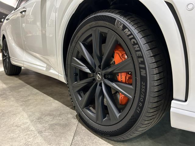 RX RX500h Fスポーツパフォーマンス ガラスルーフ キャリパー 輻射ヒーター 赤革シート 標準21アルミホイール 置充電 デジタルミラー(14枚目)