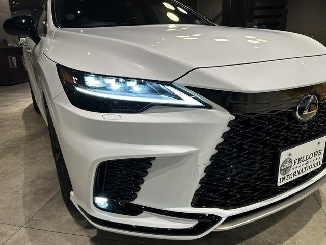 RX RX500h Fスポーツパフォーマンス ガラスルーフ キャリパー 輻射ヒーター 赤革シート 標準21アルミホイール 置充電 デジタルミラー(15枚目)