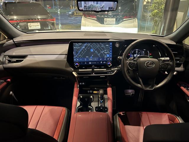 RX RX500h Fスポーツパフォーマンス ガラスルーフ キャリパー 輻射ヒーター 赤革シート 標準21アルミホイール 置充電 デジタルミラー(17枚目)