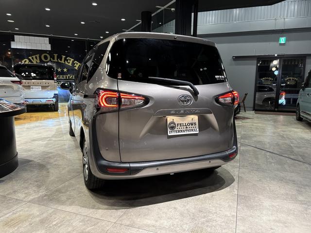 TOYOTA SIENTA G CUERO