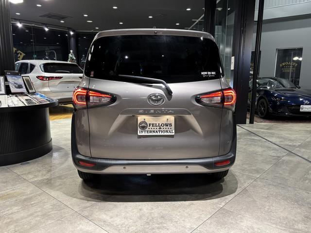 TOYOTA SIENTA G CUERO