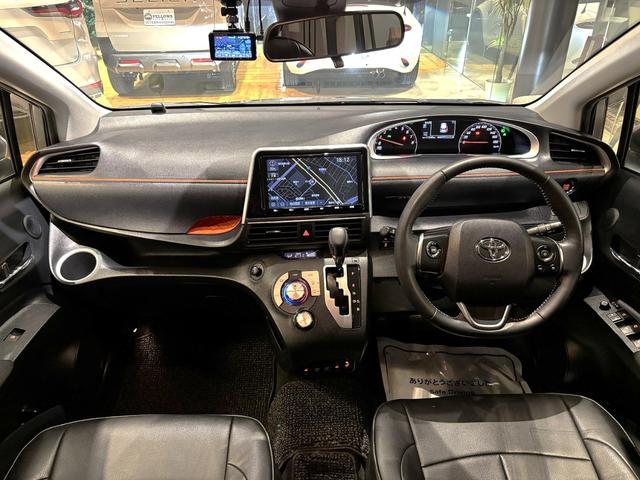 TOYOTA SIENTA G CUERO