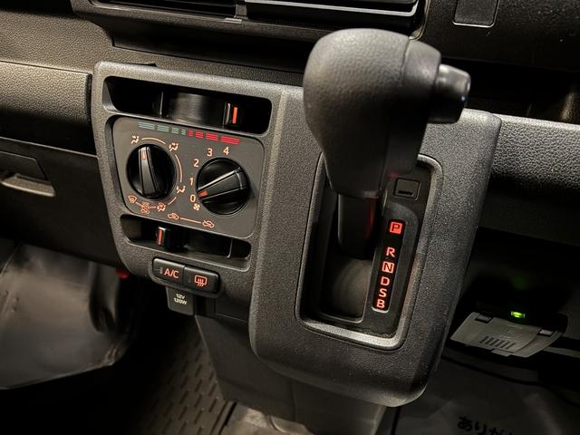 ハイゼットカーゴ ＤＸ　新車保証付　スマートアシスト　Ｐａｎａｓｏｎｉｃ　Ｇｏｒｉｌｌａ　７型ナビ（ワンセグチューナー内装・ＳＳＤ１６ＧＢ搭載）　ＡＭ／ＦＭラジオ　荷室マット　オールウェザーマット　ＥＴＣ（18枚目）