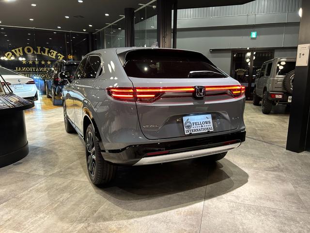 ヴェゼル ｅ：ＨＥＶ　Ｚ　純正ナビ　マルチビュー　プレミアムオーディオ　ＥＴＣ２．０　置充電　シートヒーター　ステアリングヒーター（8枚目）