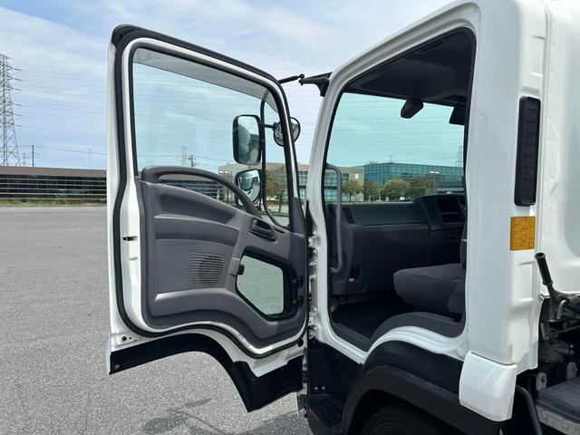 フォワード ＩＤ：７３５　プレス　１０．２立米　汚水タンク付　２ＲＧ－　いすゞ　フォワード　パッカー車　プレス式　１０．２立米　積載１．５ｔ　６速ＭＴ　バックカメラ　汚水タンク付　塵芥車　連続スイッチ　全塗装　下取りＯＫ（35枚目）