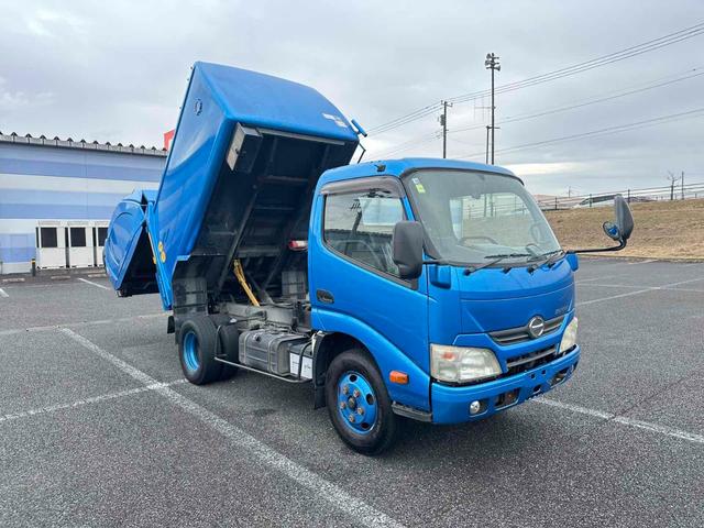 デュトロ ＩＤ：７７０　５．１立米　５速ＭＴ　汚水タンク付　日野　デュトロ　パッカー車　５．１立米　汚水タンク付　積載２．６ｔ　２１万ＫＭ　５速ＭＴ　ＮＯＸ適合　バックカメラ　塵芥車（3枚目）