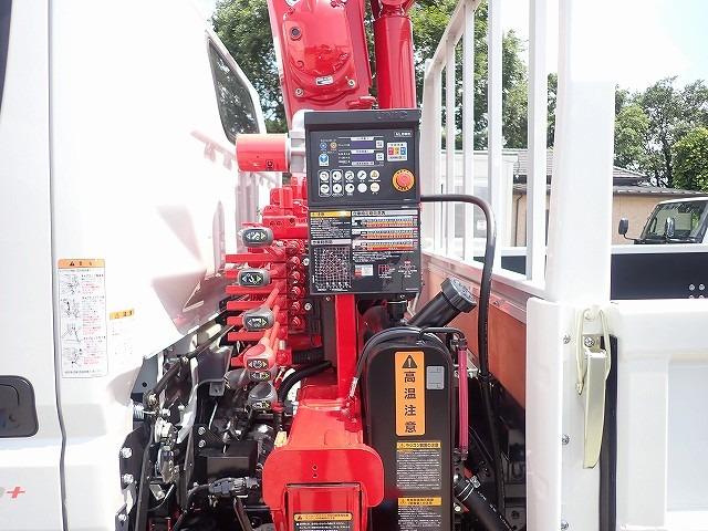 キャンター 　液晶メーター　３ｔ　標準ロング　ユニック製　４段クレーン（9枚目）