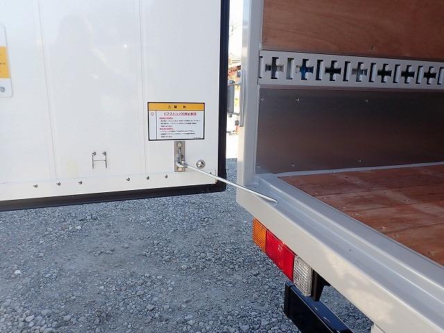 キャンター 　フル液晶メーター　２ｔ　標準ロング　アルミバン　ＡＴ（6枚目）