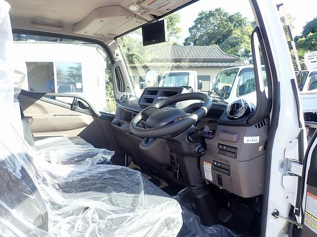 キャンター 　フル液晶メーター　２ｔ　標準１０尺　平ボディ　ＡＴ（9枚目）
