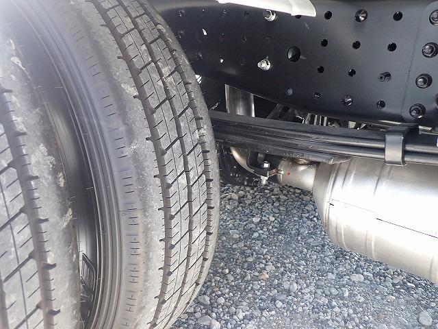 キャンター 　液晶メーター　２ｔ　標準ロング　アルミバン　跳ね上げＰＧ（8枚目）