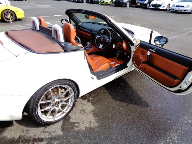 ロードスター ＲＳ　外ＫＯＮＩ車高調　外リアトーコンリンク　外ＢＢＳアルミ　外マフラー　オートエクゼエアクリ　茶革シート　シートヒーター　ＦＲ駆動　標準ＬＳＤ装備　禁煙車　キーレス　ドラレコ　外メッキ給油口カバー　ＨＩＤ（43枚目）