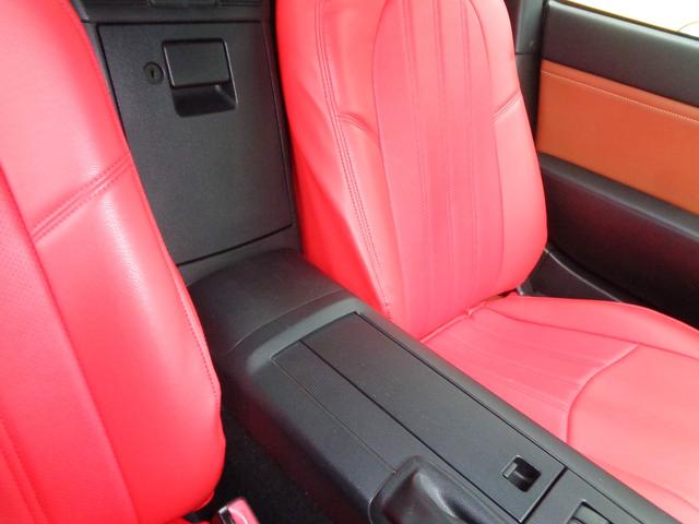 ロードスター ＶＳ　ＲＨＴ　電動オープン　ＦＲ駆動　赤革調シートカバー　純正シート茶革　外ＲＳＲダウンサス　外１８インチＡＷ　外マフラー　オートエクゼタワーバー　禁煙車　シートヒーター　キーレス　ＤＳＣ　ＨＩＤ　ＭＴモード付ＡＴ（20枚目）