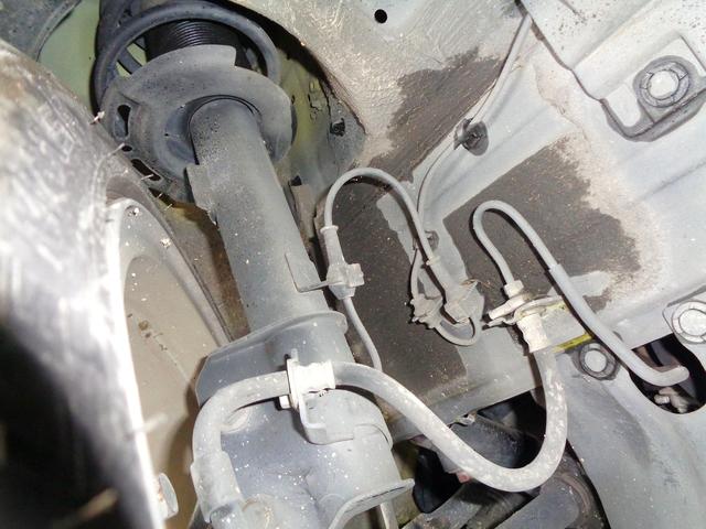 スイフトスポーツ ベースグレード ディスチャージヘッドランプ装着車グレード 純正フルエアロ 純正マフラーカッター 純マッドガード 外ディスプレイオーディオ 禁煙車 HID ETC クルコン 外アイラインエアロ 純フューエルリッドカバー(9枚目)