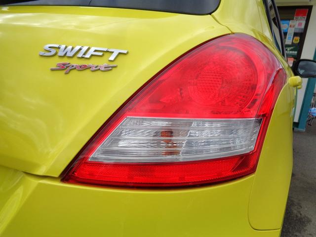 スイフトスポーツ ベースグレード ディスチャージヘッドランプ装着車グレード 純正フルエアロ 純正マフラーカッター 純マッドガード 外ディスプレイオーディオ 禁煙車 HID ETC クルコン 外アイラインエアロ 純フューエルリッドカバー(28枚目)