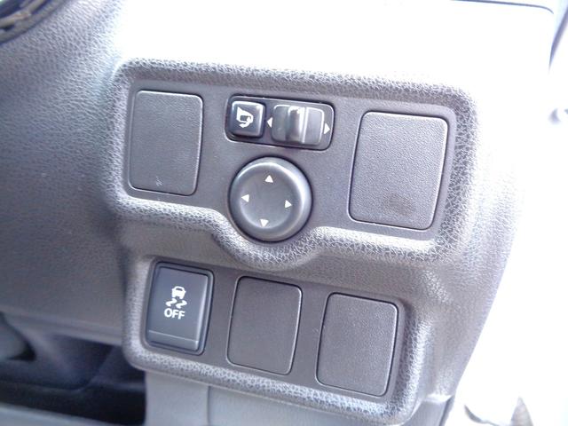 ノート ニスモ　Ｓ　外ＨＫＳ車高調　外ＨＫＳマフラー　外ＳＤナビ地デジＢｌｕｅｔｏｏｔｈオーディオ　ニスモ専用シート　ＬＥＤヘッドライト　ＬＥＤポジションライト　リアスポ　スマートキー　プッシュスターター　ドアバイザー（12枚目）