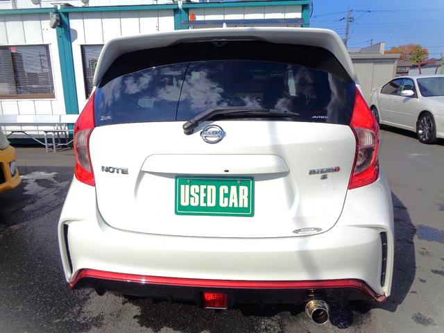 ノート ニスモ　Ｓ　外ＨＫＳ車高調　外ＨＫＳマフラー　外ＳＤナビ地デジＢｌｕｅｔｏｏｔｈオーディオ　ニスモ専用シート　ＬＥＤヘッドライト　ＬＥＤポジションライト　リアスポ　スマートキー　プッシュスターター　ドアバイザー（34枚目）