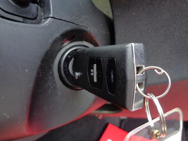 ロードスター ＶＳ　ＲＨＴ　プレミアムパッケージ　電動オープン　ＦＲ駆動　オートエクゼサスショック　オートエクゼシフトノブ　ＤＳＣ　茶革シート　シートヒータ　禁煙車　純ＨＤＤナビ地デジ　キーレス　ＨＩＤ　ＥＴＣ　ＢＯＳＥサウンド（13枚目）