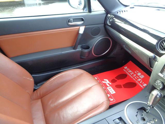 ロードスター ＶＳ　ＲＨＴ　プレミアムパッケージ　電動オープン　ＦＲ駆動　オートエクゼサスショック　オートエクゼシフトノブ　ＤＳＣ　茶革シート　シートヒータ　禁煙車　純ＨＤＤナビ地デジ　キーレス　ＨＩＤ　ＥＴＣ　ＢＯＳＥサウンド（24枚目）