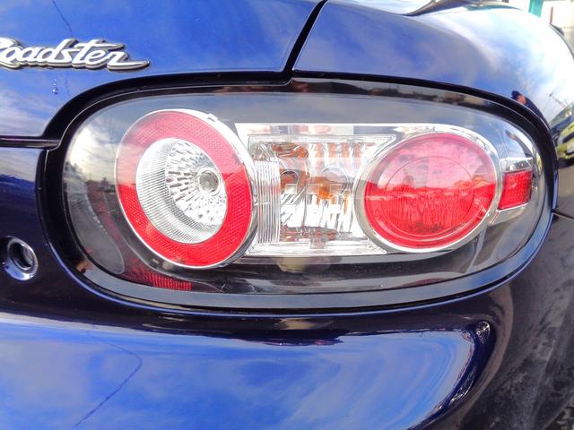 ロードスター ＶＳ　ＲＨＴ　プレミアムパッケージ　電動オープン　ＦＲ駆動　オートエクゼサスショック　オートエクゼシフトノブ　ＤＳＣ　茶革シート　シートヒータ　禁煙車　純ＨＤＤナビ地デジ　キーレス　ＨＩＤ　ＥＴＣ　ＢＯＳＥサウンド（31枚目）