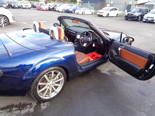 ロードスター ＶＳ　ＲＨＴ　プレミアムパッケージ　電動オープン　ＦＲ駆動　オートエクゼサスショック　オートエクゼシフトノブ　ＤＳＣ　茶革シート　シートヒータ　禁煙車　純ＨＤＤナビ地デジ　キーレス　ＨＩＤ　ＥＴＣ　ＢＯＳＥサウンド（43枚目）